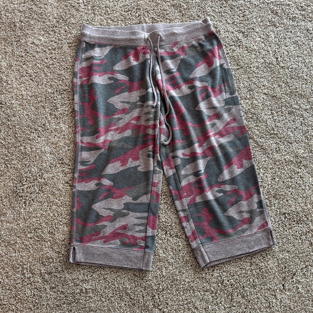 Kavio Gray Camouflage Capris